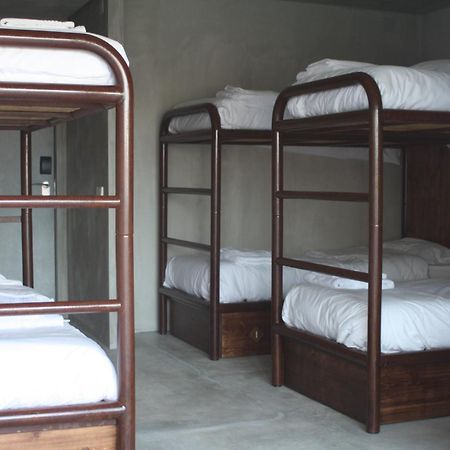 N1 Hostel Apartments And Suites Santarém Стая снимка