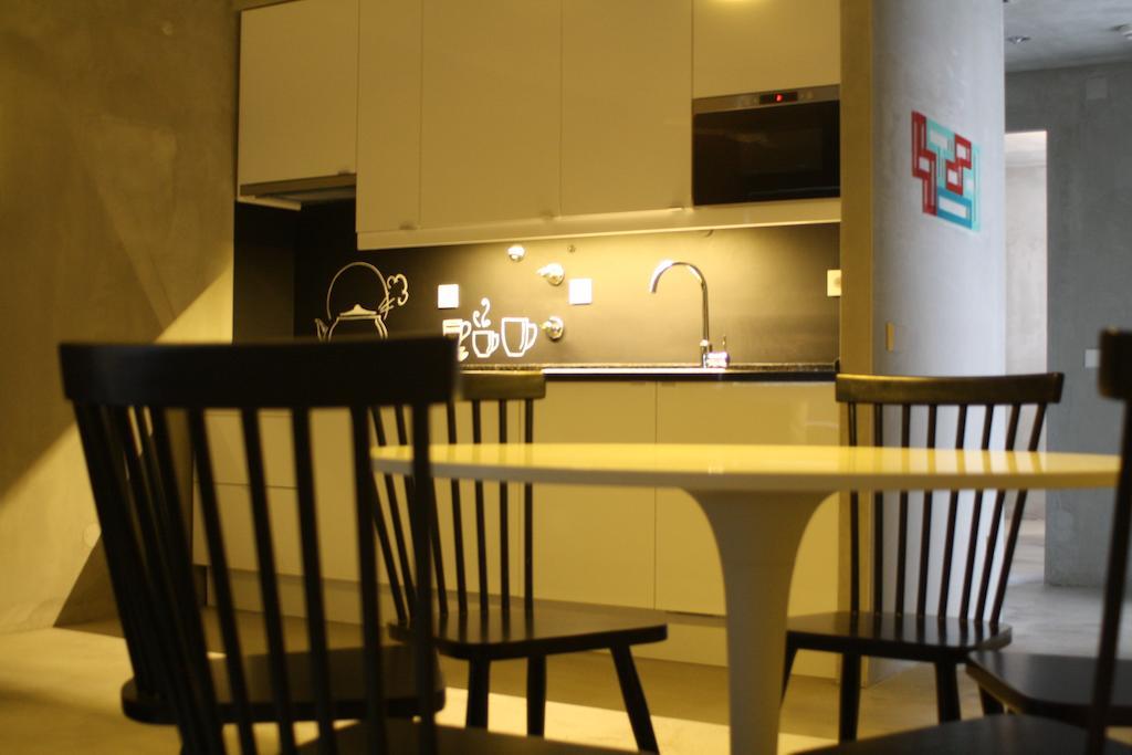 N1 Hostel Apartments And Suites Santarém Стая снимка